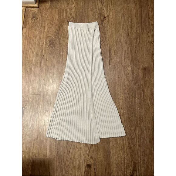 Nia LEILA KNIT SKIRT Knit ribbed maxi skirt with side slit detail Size Small NWT - Picture 4 of 7